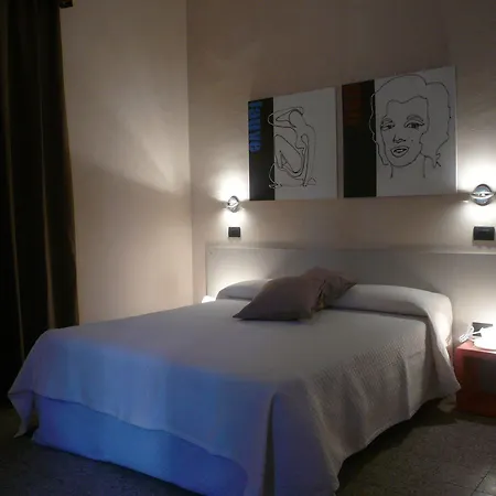 In Elisa & Gentucca Bed & Breakfast Lucca
