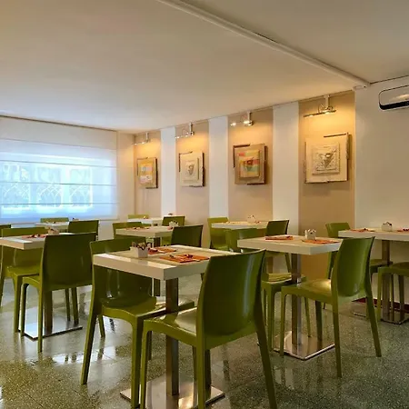 In Elisa & Gentucca لوكا