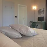 Bed & Breakfast In Elisa & Gentucca 3*