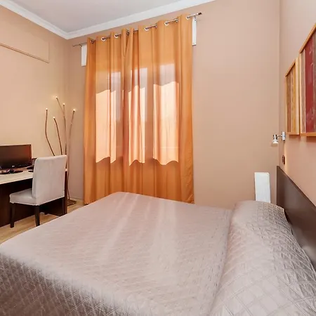 卢卡伊莉萨别墅酒店 3*